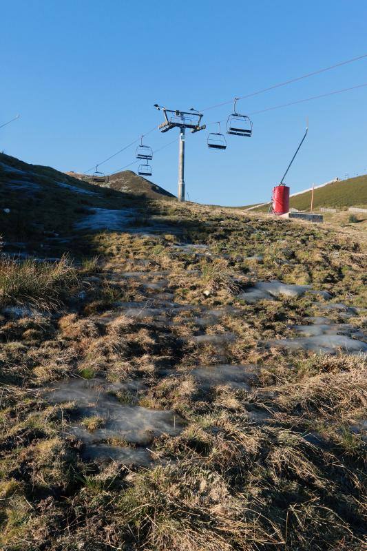 Las dos estaciones asturianas continúan cerradas después del amago de apertura adelantada en noviembre