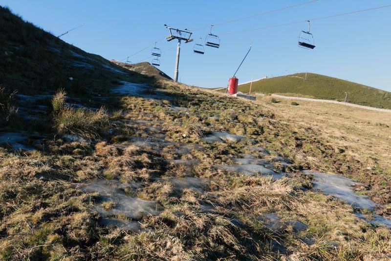 Las dos estaciones asturianas continúan cerradas después del amago de apertura adelantada en noviembre