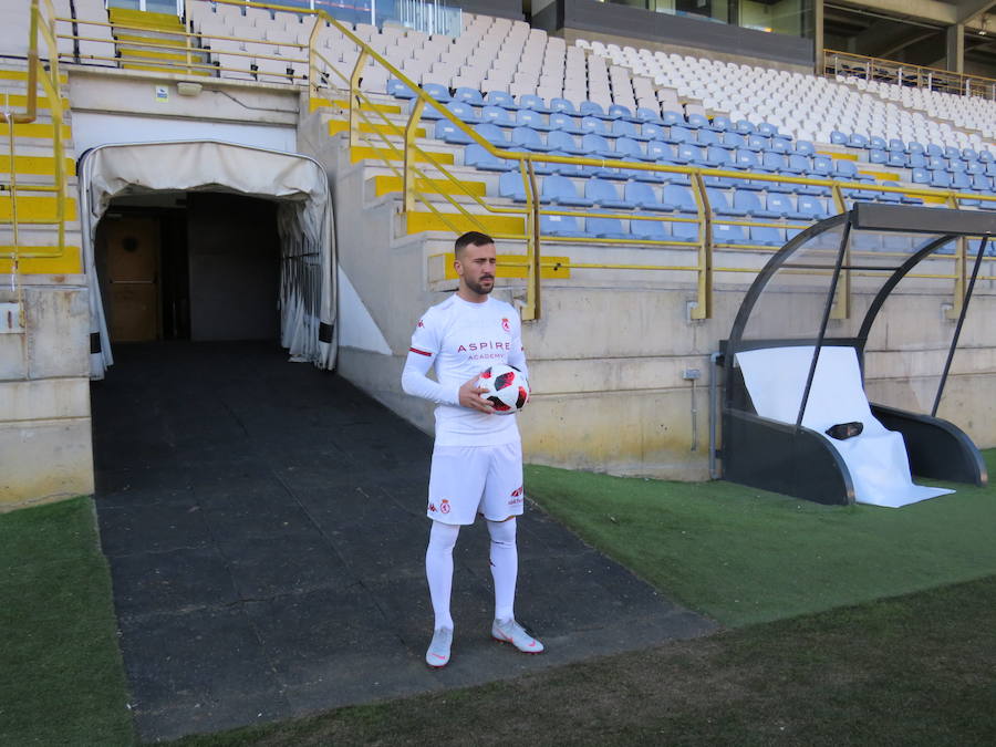 Fotos: Presentación de Dioni Villalba en el Reino de León