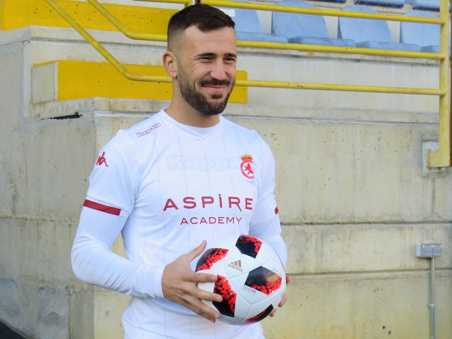 Fotos: Presentación de Dioni Villalba en el Reino de León