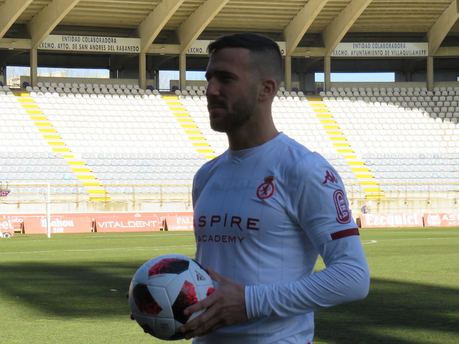 Fotos: Presentación de Dioni Villalba en el Reino de León