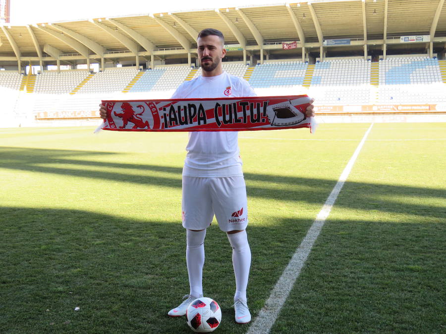 Fotos: Presentación de Dioni Villalba en el Reino de León