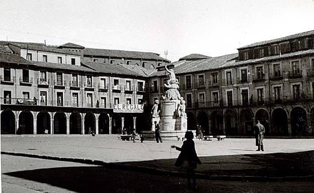 La Plaza Mayor albergó a la estatua.
