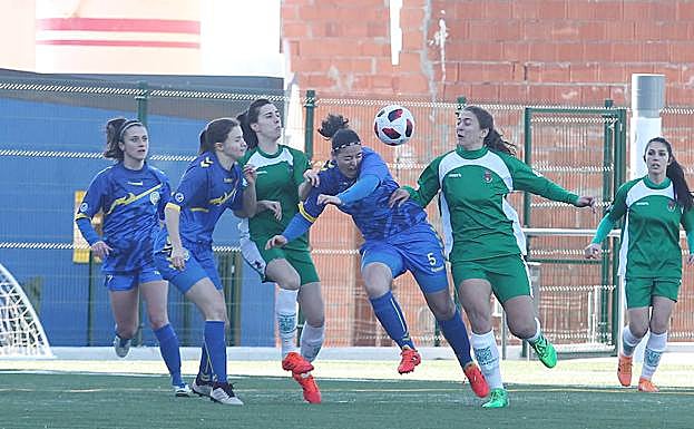 Imagen principal - Varios detalles del partido. 