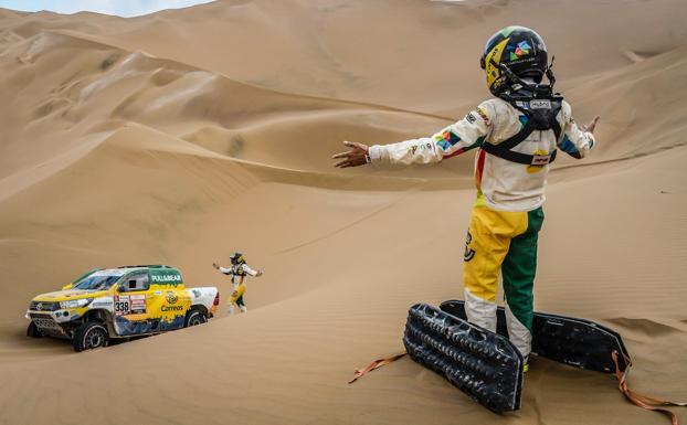 Jesús Calleja, en una etapa del Dakar.