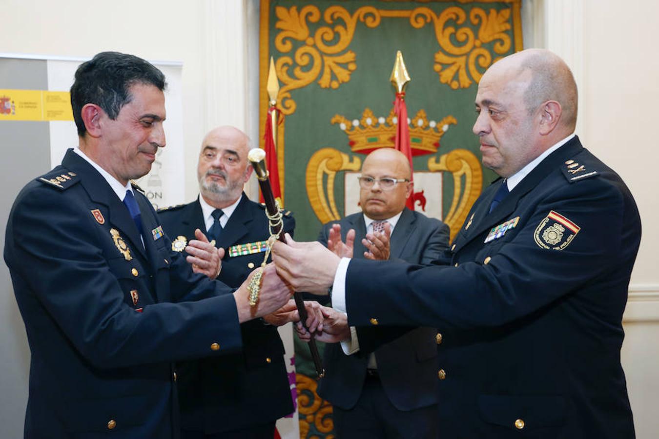 Fotos: El comisario jefe provincial de la Policía Nacional de León toma posesión de su cargo