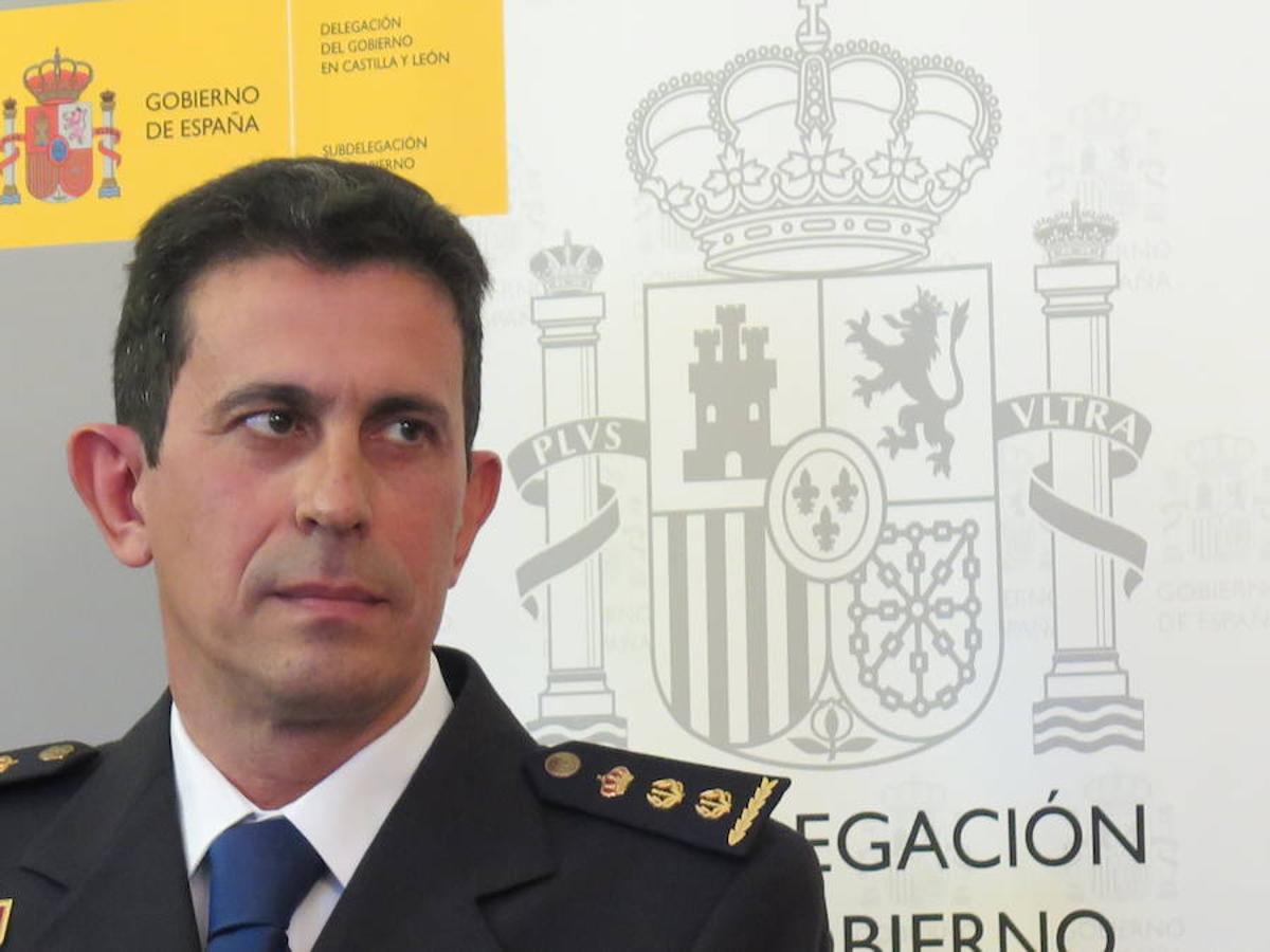 Fotos: El comisario jefe provincial de la Policía Nacional de León toma posesión de su cargo