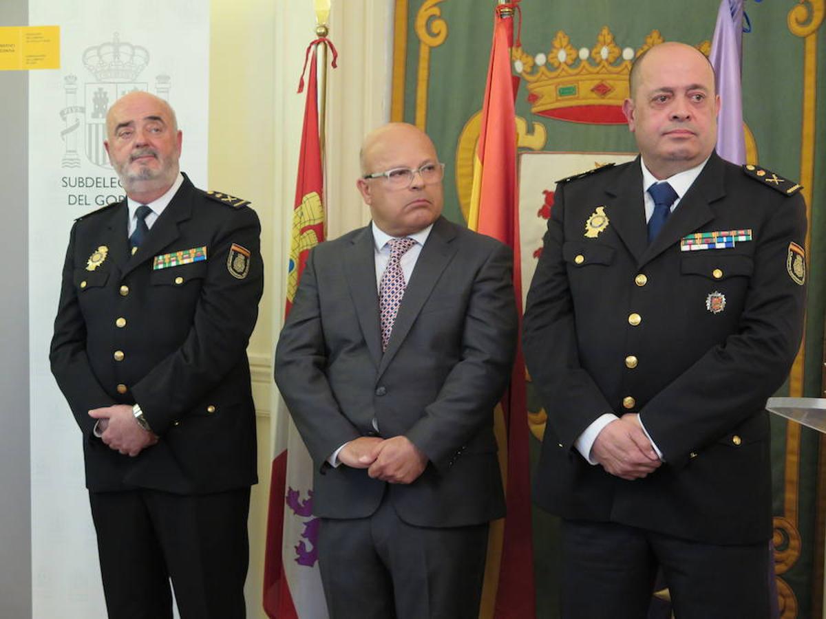 Fotos: El comisario jefe provincial de la Policía Nacional de León toma posesión de su cargo