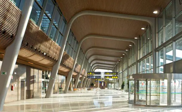 Interior del Aeropuerto de León.