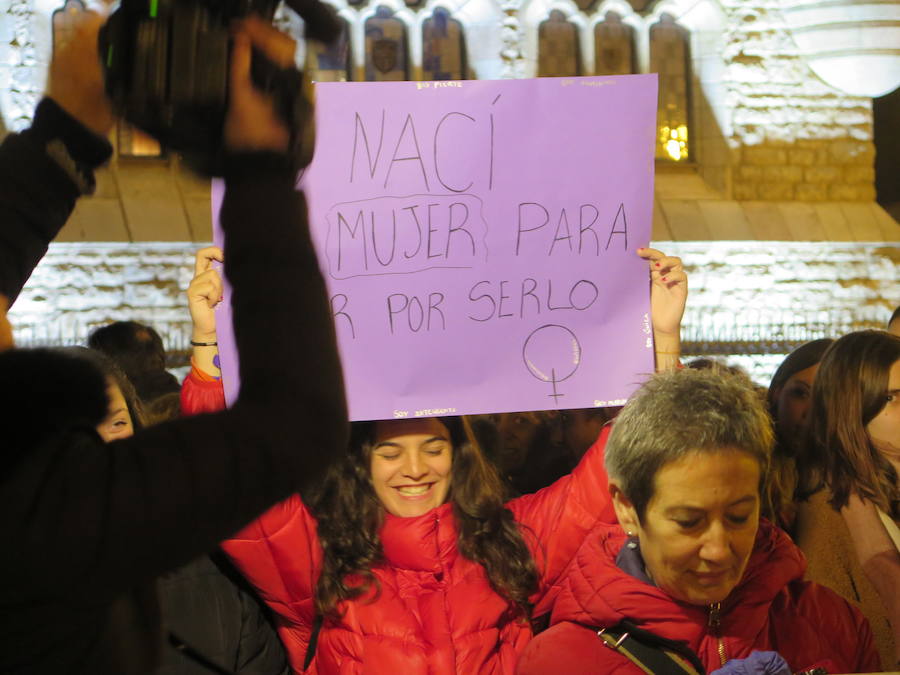 Fotos: Concentración feminista en Botines