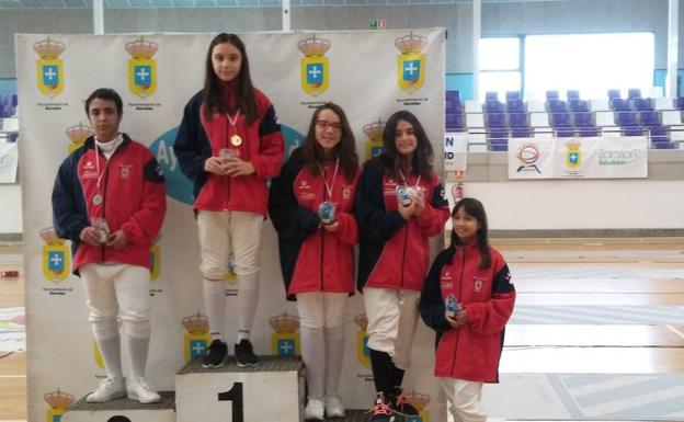 Cuatro medallas para el Sala de Esgrima León en Zaratán