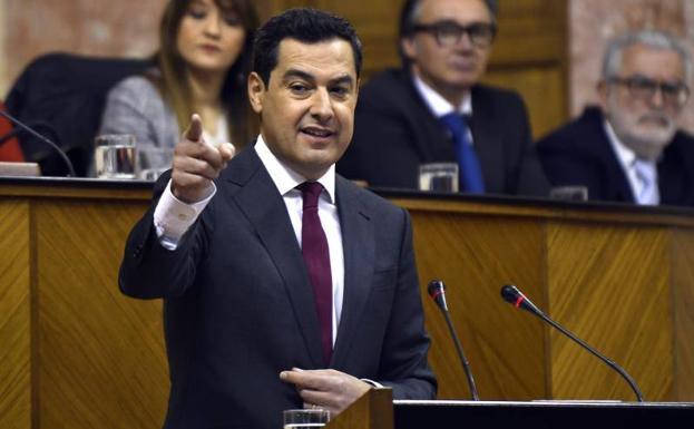 Juanma Moreno, durante el debate de investidura en el Parlamento andaluz.