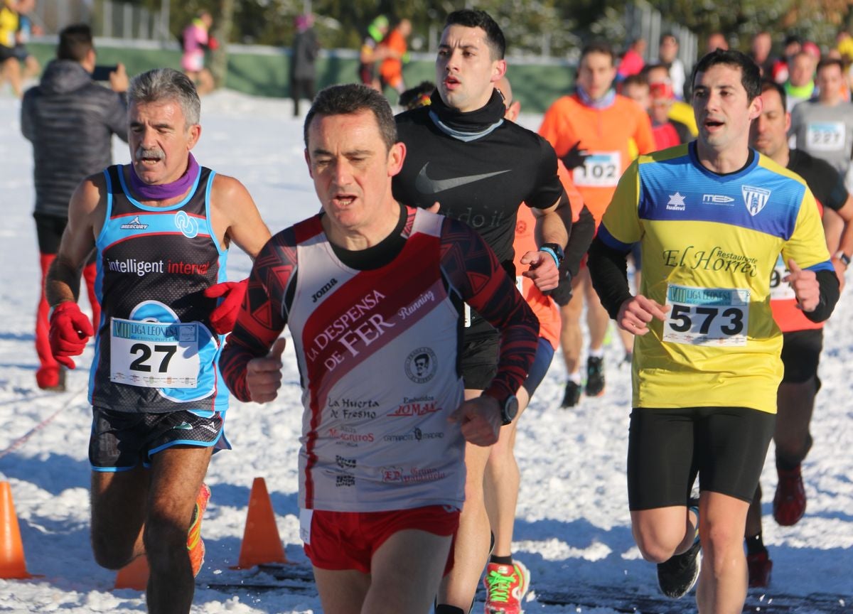 Fotos: Las imágenes del cross popular de San Miguel del Camino