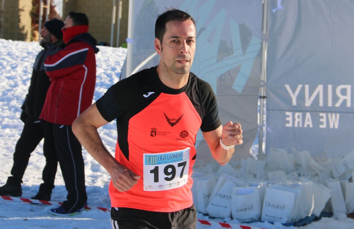 Fotos: Las imágenes del cross popular de San Miguel del Camino