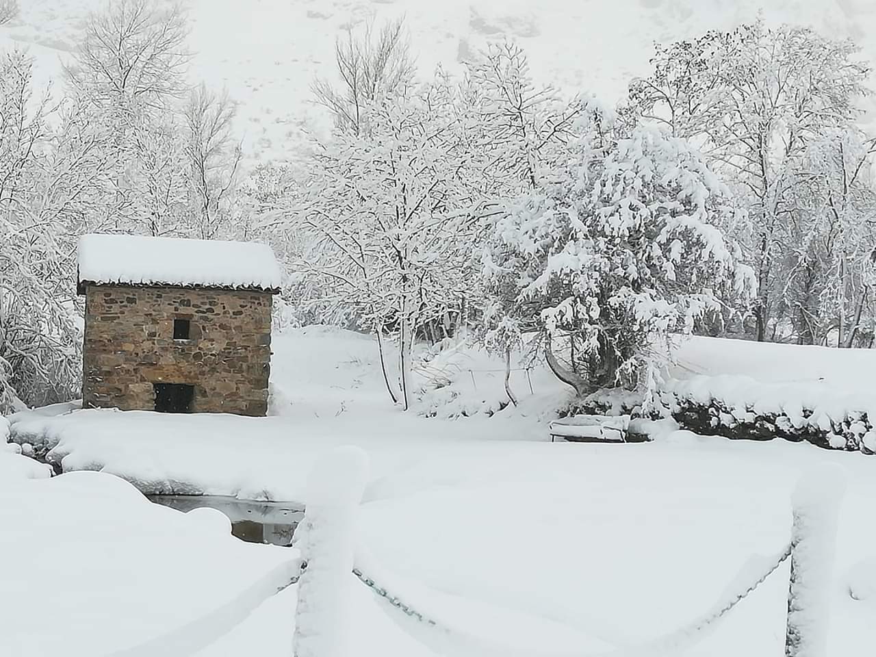 León estará este martes y miércoles en alerta naranja por intensas nevadas, según Aemet | La cota de nieve desciende por debajo de los 700 metros y la previsión de nevadas es del «cien por cien» | En la zona norte los espesores de nieve llegarán a los 30 centímetros