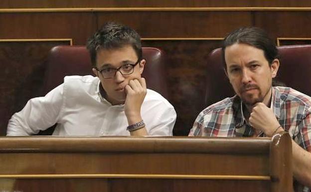 Errejón junto a Pablo Iglesias, en el Congreso.