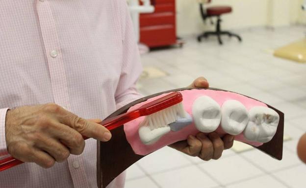 El cepillado de los dientes y la disfunción eréctil están relacionados.