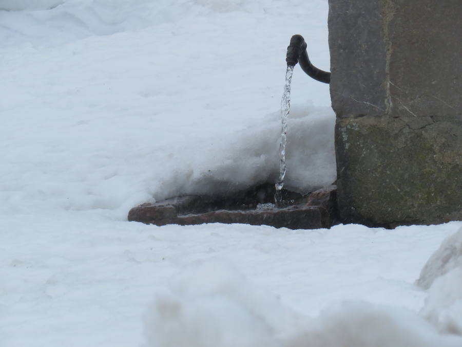 Fotos: León, bajo la nieve... y la lluvia
