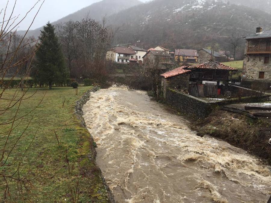 Fotos: Problemas con el Cares en Valdeón