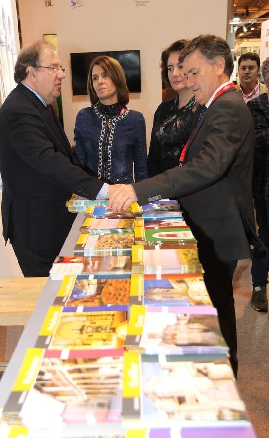 Fotos: Juan Vicente Herrera visita el stand de Castilla y Leób en Fitur