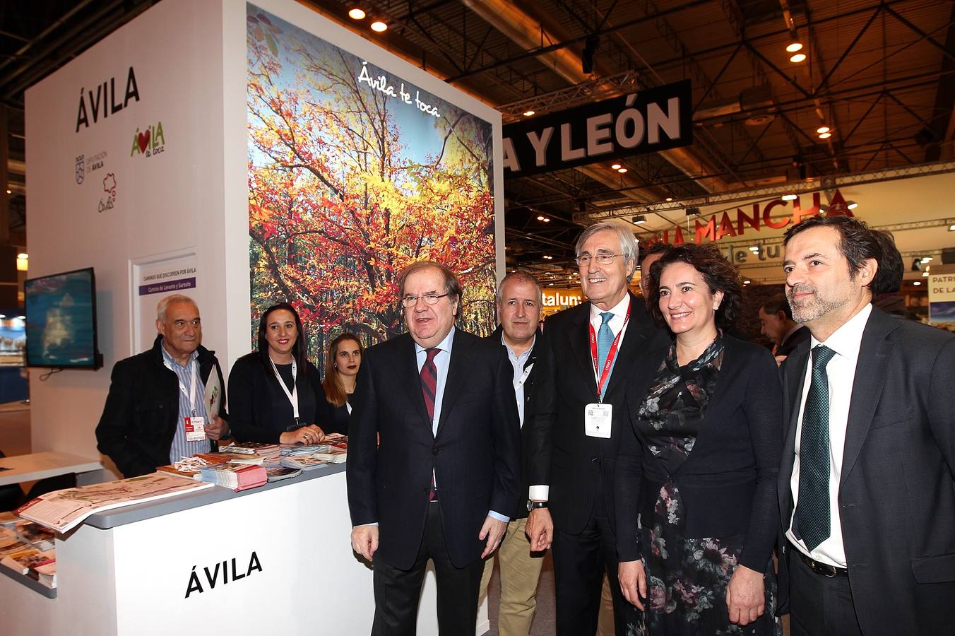 Fotos: Juan Vicente Herrera visita el stand de Castilla y Leób en Fitur