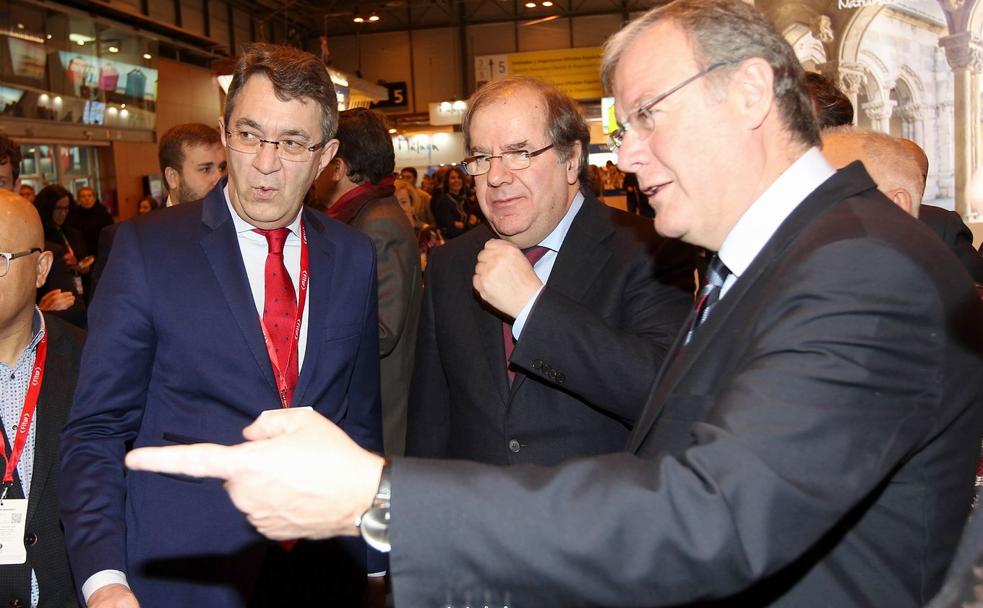 El presidente de la Junta de Castilla y León, Juan Vicente Herrera, junto a Antonio Silván y Juan Martínez Majo.