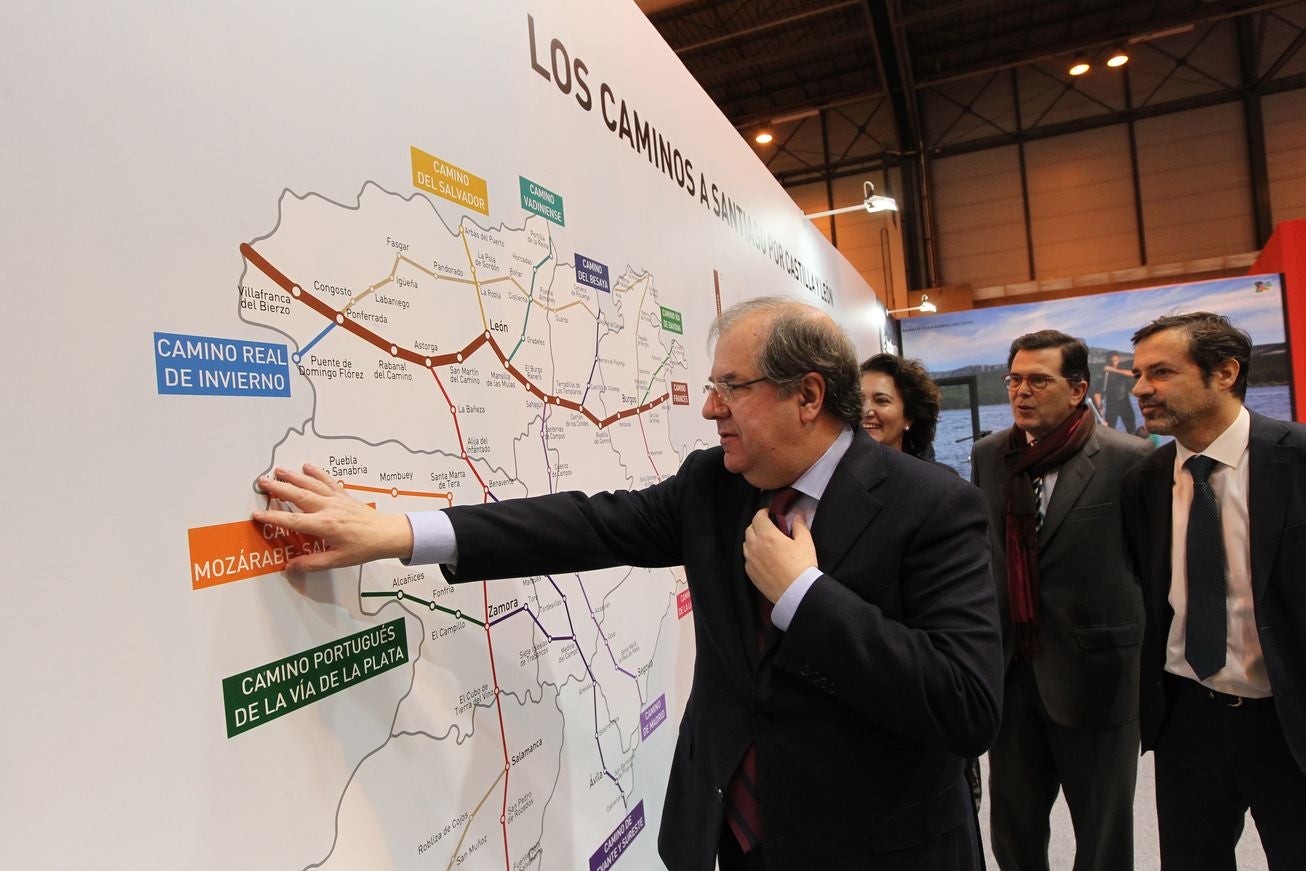 El presidente de la Junta de Castilla y León, Juan Vicente Herrera, Visita el stand de la Junta en Fitur.