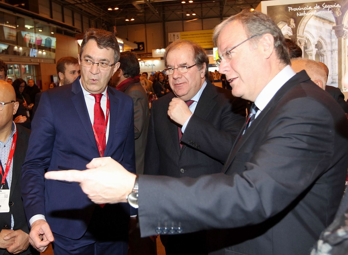 El presidente de la Junta de Castilla y León, Juan Vicente Herrera, Visita el stand de la Junta en Fitur.