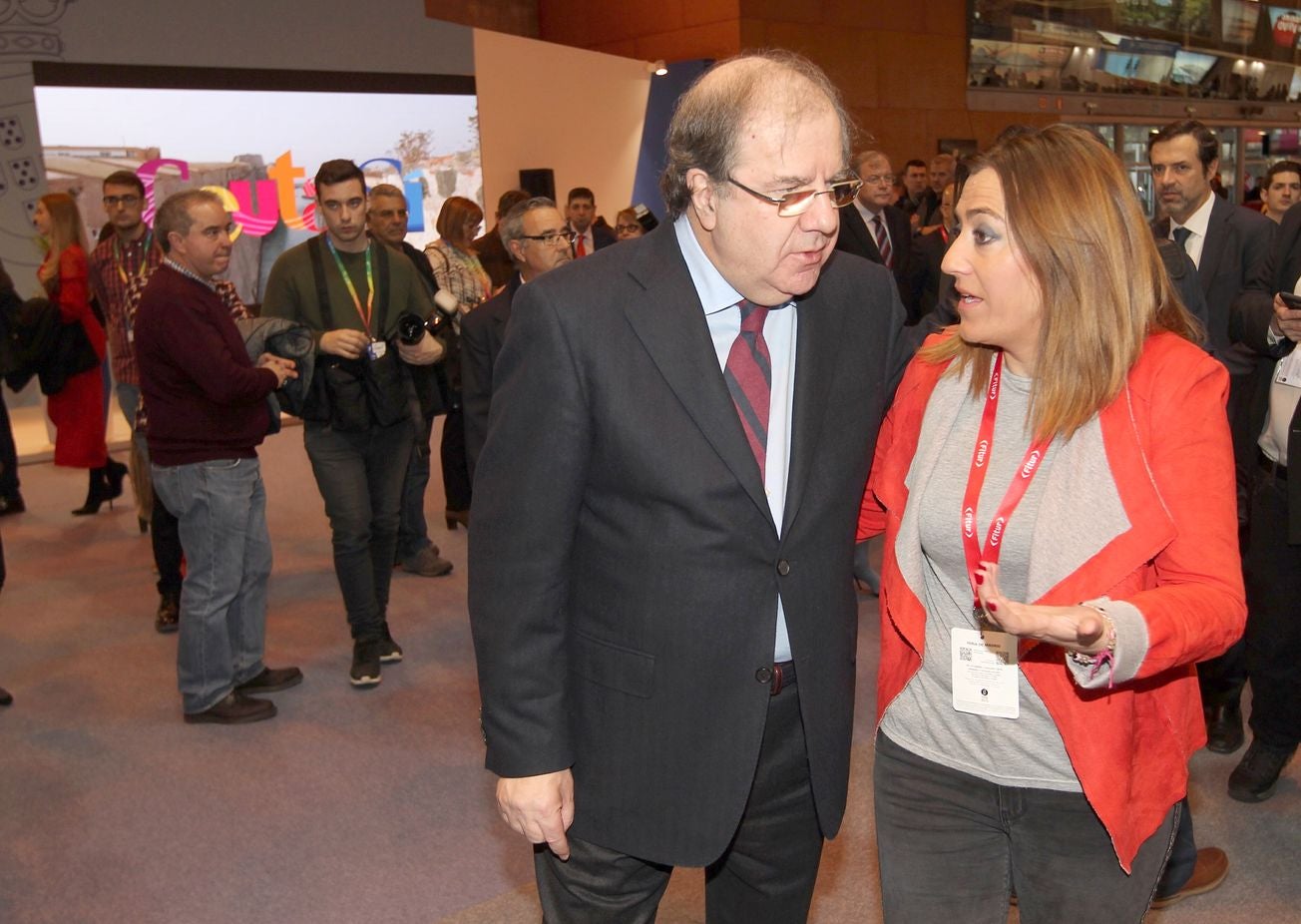 El presidente de la Junta de Castilla y León, Juan Vicente Herrera, Visita el stand de la Junta en Fitur.