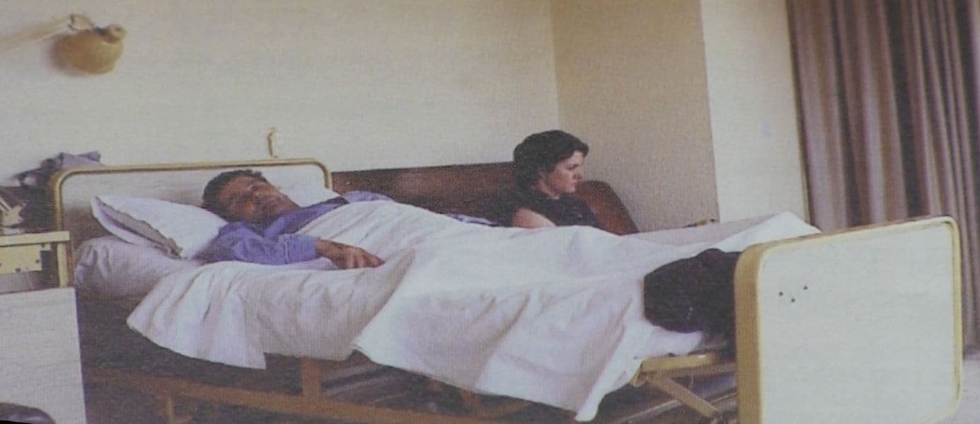 Un paciente en una de las habitacionesl del Hospital años atrás. 