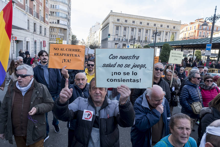 Fotos: Manifestación en Valladolid en defensa de la sanidad pública de Castilla y León