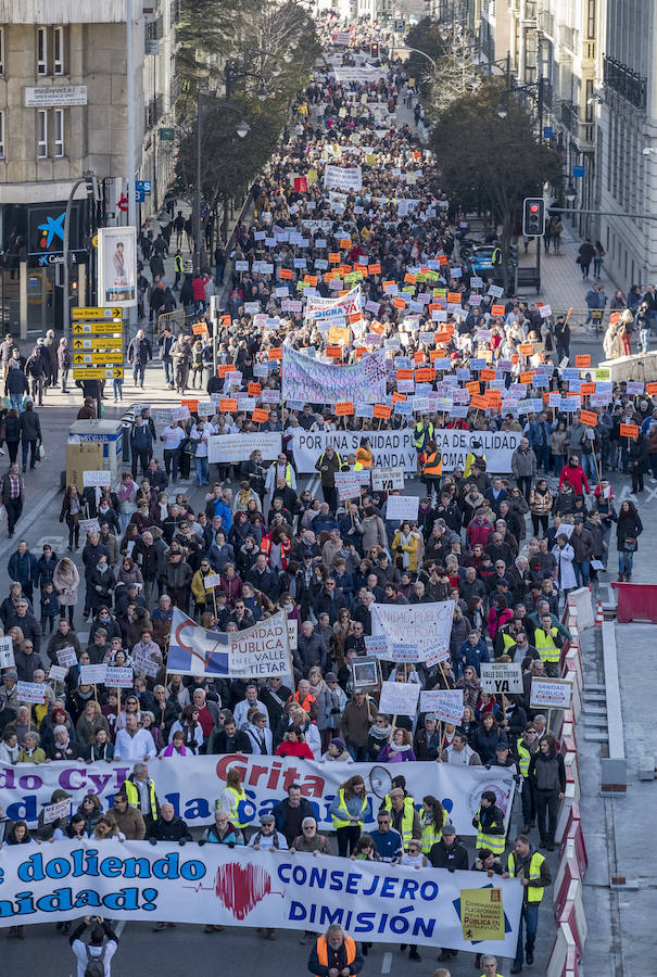 Fotos: Manifestación en Valladolid en defensa de la sanidad pública de Castilla y León