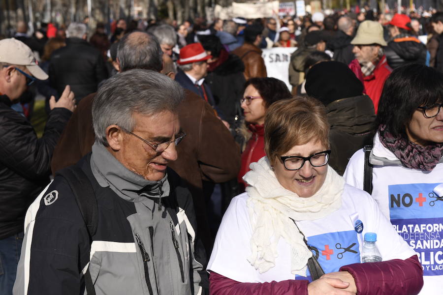 Fotos: Manifestación en Valladolid en defensa de la sanidad pública de Castilla y León