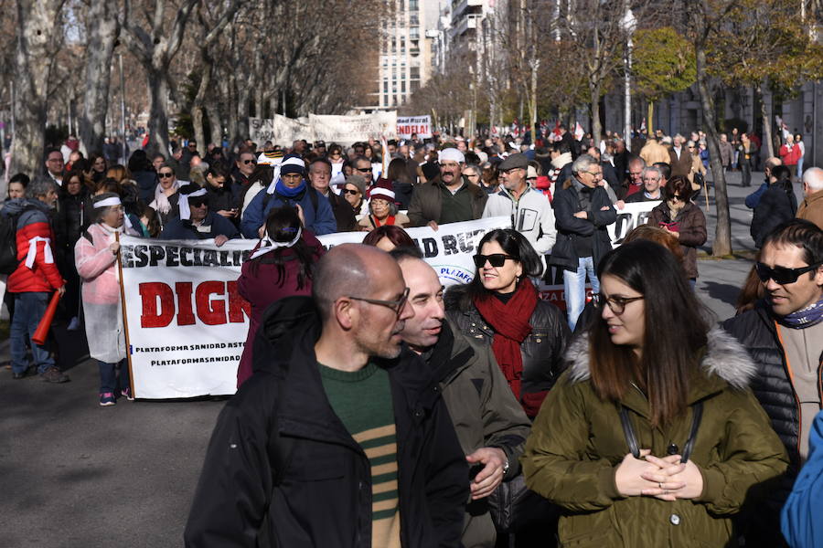 Fotos: Manifestación en Valladolid en defensa de la sanidad pública de Castilla y León