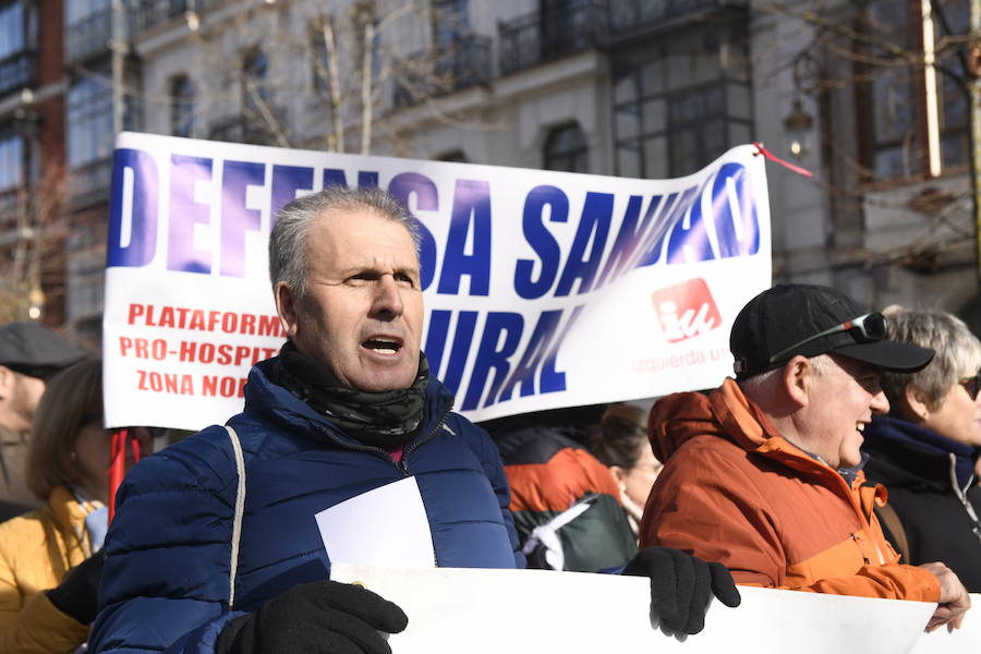 Fotos: Manifestación en Valladolid en defensa de la sanidad pública de Castilla y León