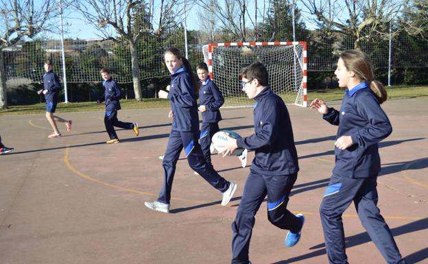 El rugby se convierte en el deporte oficial del colegio Peñacorada