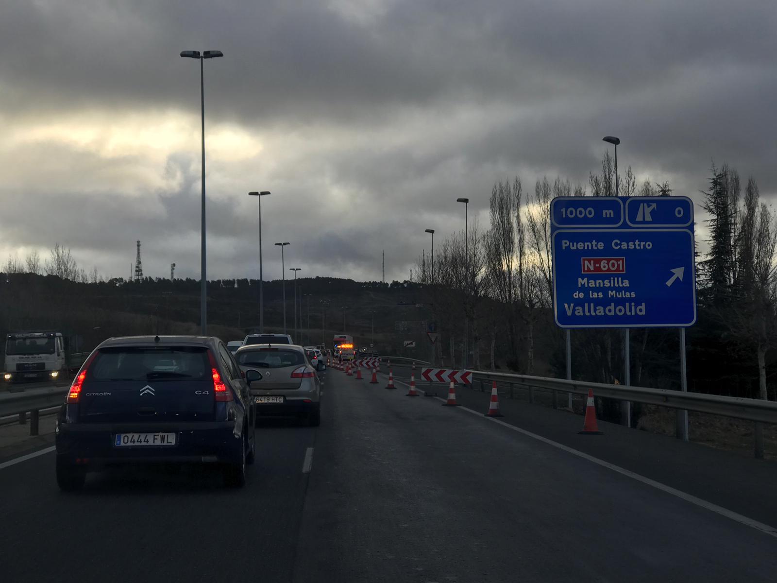 El vehículo pesado accedía a la capital desde el Portillo en dirección contraria | Efectivos de la Policía Local y Guardia Civil procedieron a la inmovilización del vehículo