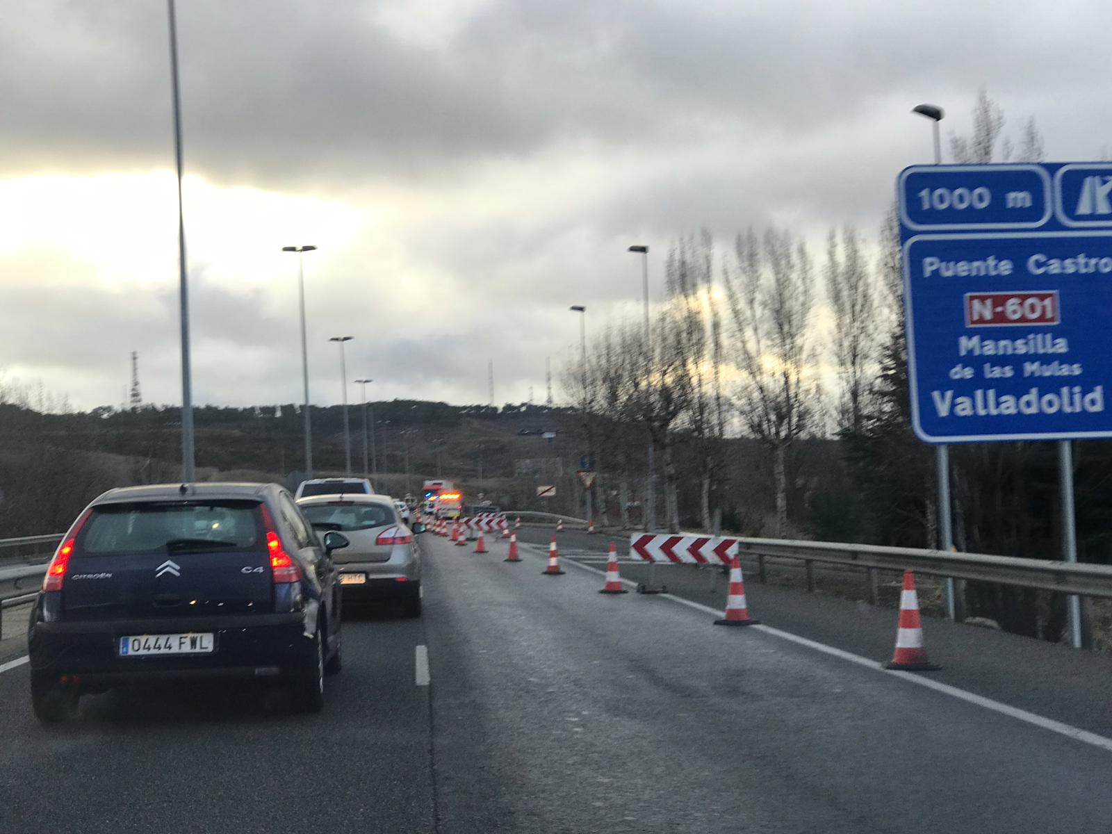 El vehículo pesado accedía a la capital desde el Portillo en dirección contraria | Efectivos de la Policía Local y Guardia Civil procedieron a la inmovilización del vehículo
