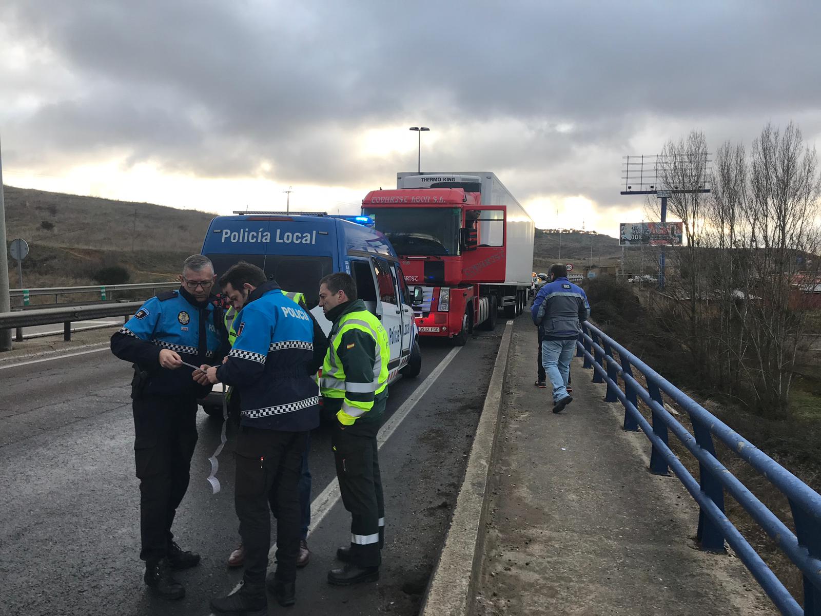 El vehículo pesado accedía a la capital desde el Portillo en dirección contraria | Efectivos de la Policía Local y Guardia Civil procedieron a la inmovilización del vehículo