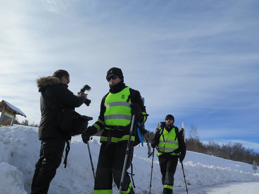 Fotos: Emergencia UME: una persona perdida en la nieve