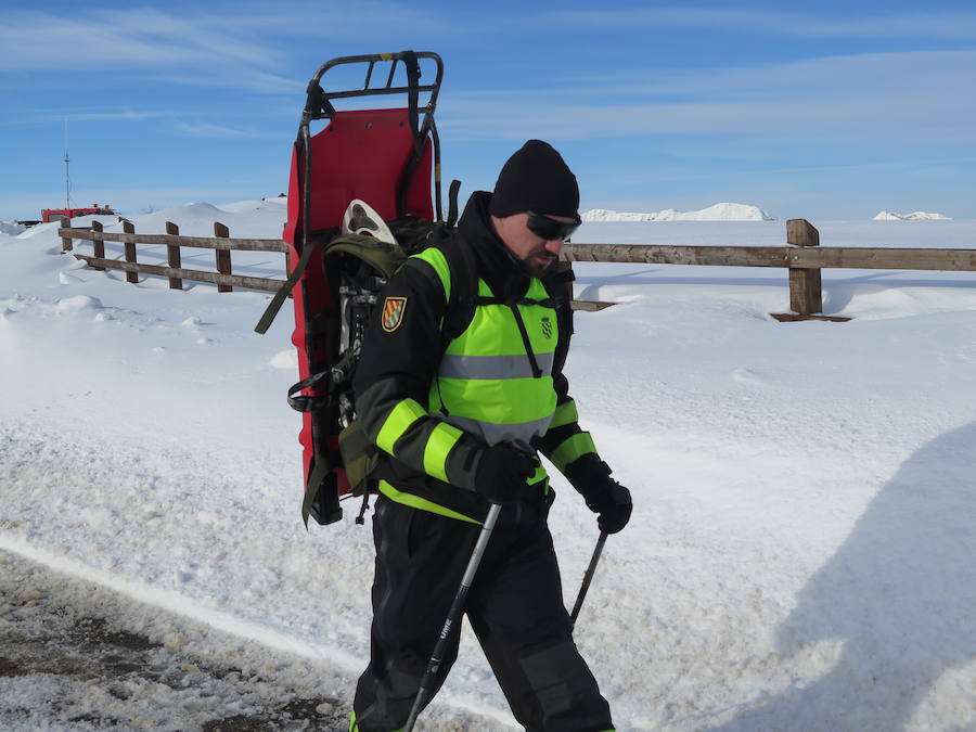 Fotos: Emergencia UME: una persona perdida en la nieve
