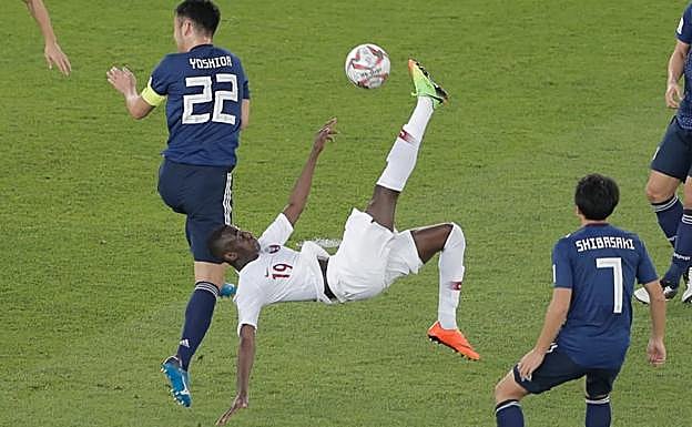 Chilena de Almoez en su gol en la final de la Copa de Asia.