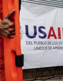 Imagen secundaria 2 - Protección civil junto productos de ayuda humanitaria almacenados en el punto de acopio del puente internacional de tienditas. 