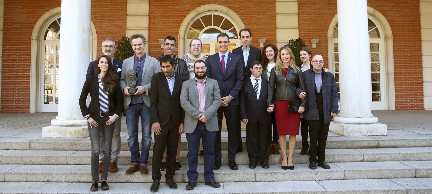 El presidente del Gobierno, Pedro Sánchez, ha recibido en la Moncloa al equipo de la película 'Campeones', ganadora del Goya a la mejor película de 2018. En la recepción ha participado el leonés Jesús Vidal, 'Goya' al 'Mejor actor revelación.