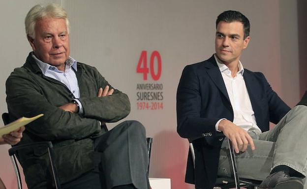 Felipe González, presidente del Gobierno en 1995, y Pedro Sánchez, en una imagen de archivo.