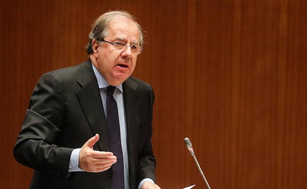 El presidente de la Junta, Juan Vicente Herrera, interviene en un Pleno de las Cortes de Castilla y León.