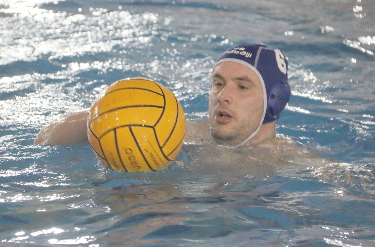 Fotos: El primer equipo de waterpolo de León