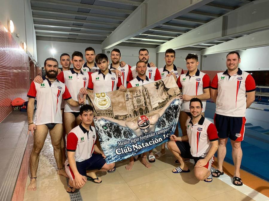 Fotos: El primer equipo de waterpolo de León