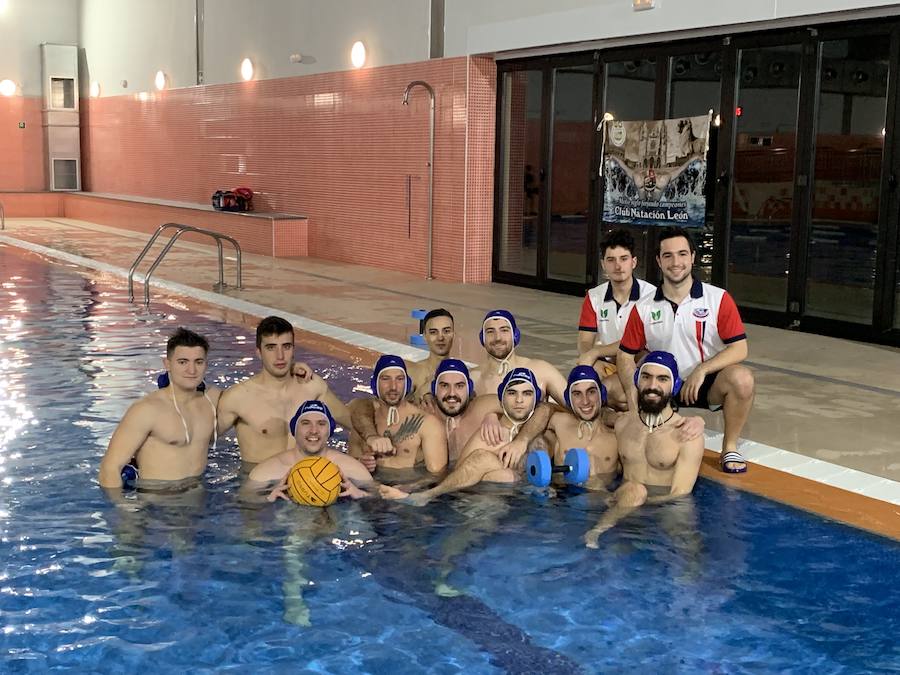 Fotos: El primer equipo de waterpolo de León