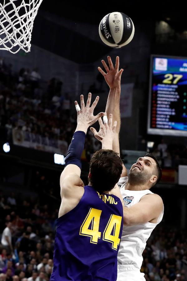 Disfruta de las mejores imágenes de la final de la Copa del Rey de baloncesto entre el BArcelona y el Real MaAdrid. 